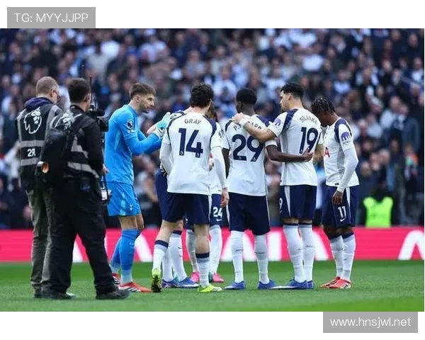 热刺阵容问题显现:年轻球员潜力充足,但经验不足难扛关键战 热刺阵容问题显现:年轻球员潜力充足,但经验不足难扛关键战