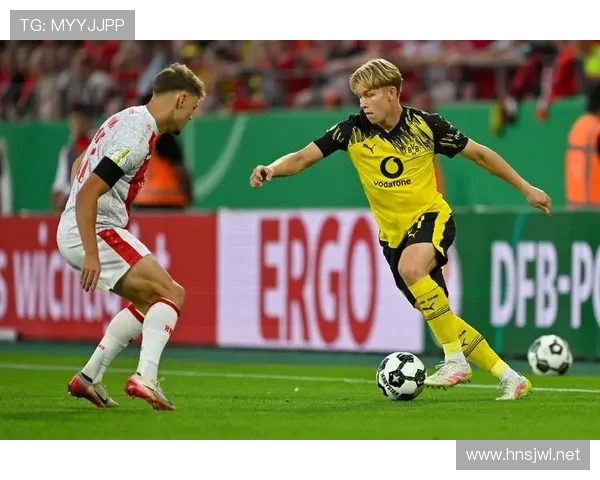 多特防线表现持续不稳,对赛季争冠形势形成制约,稳定性面临考验 多特防线表现持续不稳,对赛季争冠形势形成制约,稳定性面临考验