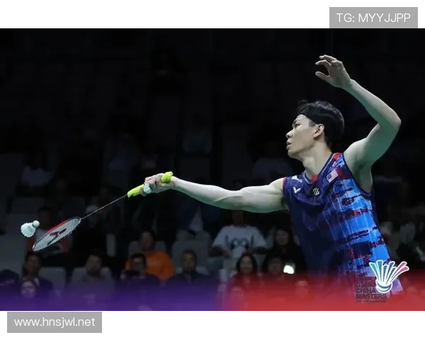 李梓嘉训练室门口那架跑步机，比我家沙发都炸裂，谁受得了啊？