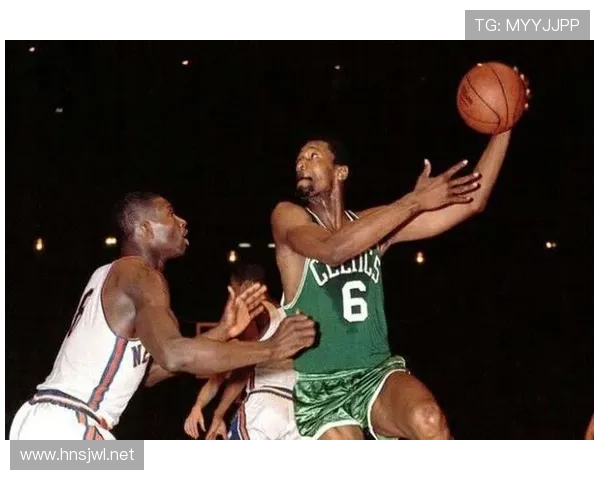 张伯伦单打终结效率远超拉塞尔，撑起球队内线得分体系