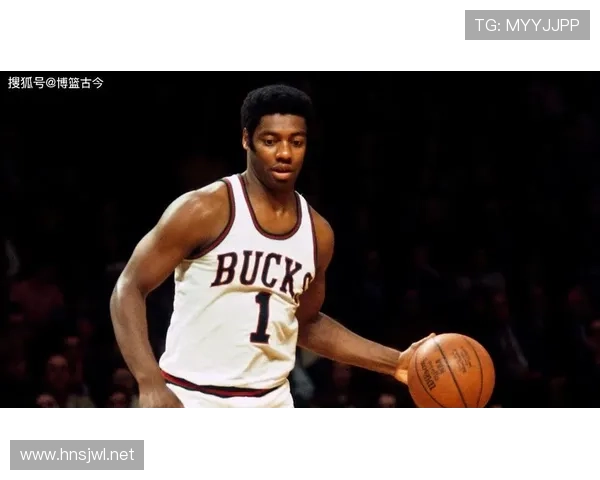 奥斯卡·罗伯特森关键时刻组织能力胜过年轻控卫，助球队进攻流畅